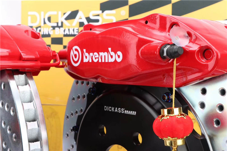 brembo 特斯拉大四活塞剎車