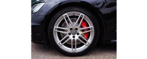 奧迪A6剎車(chē)升級(jí)前置brembo V6配380孔盤(pán)后輪升級(jí)370孔盤(pán)！